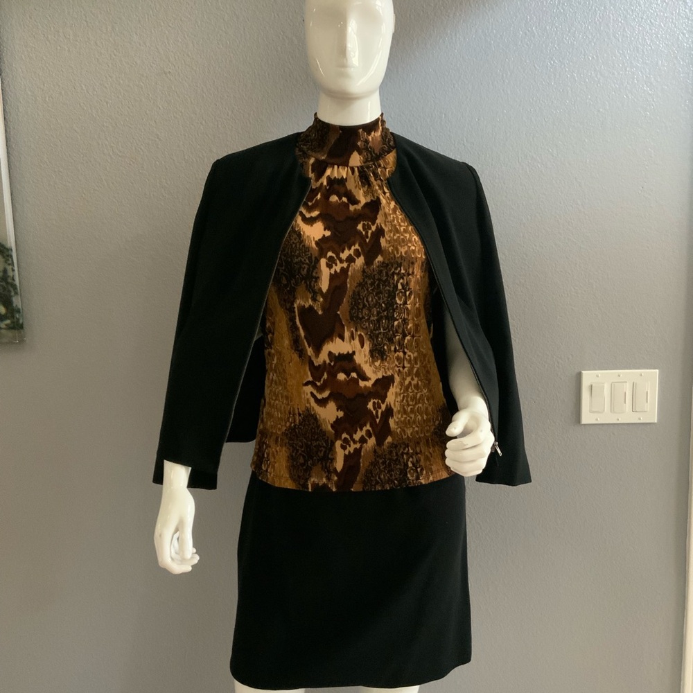 Vintage Jones New York - 2piece black skirt suit.
